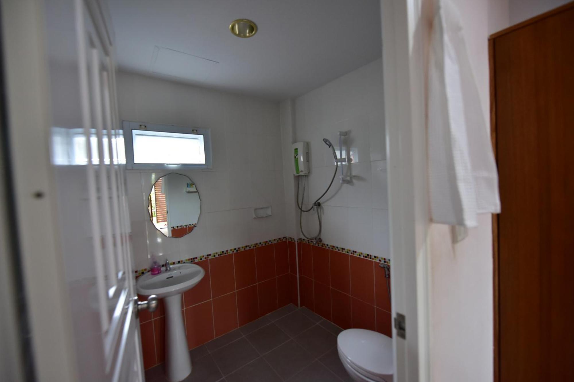 Kt Knight Hotel Сурін Екстер'єр фото